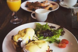 traditional eggs benedict